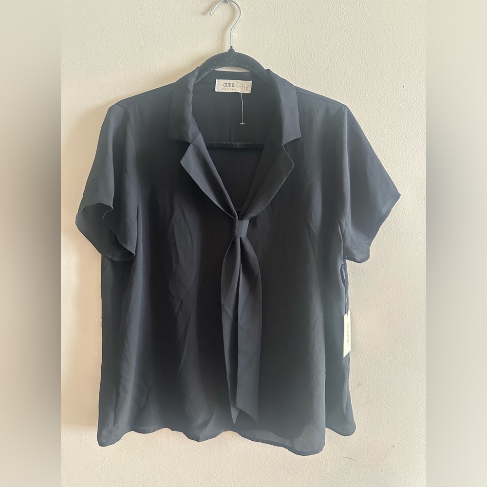 ๐Cure Black Tie-Neck Short-Sleeve Blouse Size LP NWT
